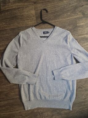 Joey Men's V-Neck Sweater in Heather Gray